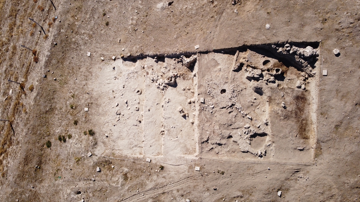 Denizli'de 4500 yıllık yanmış ev kalıntısı bulundu