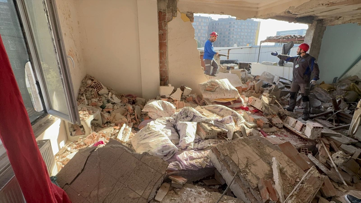 A A 20251031 39575272 39575267 K U C U K C E K M E C E D E T E R M O S I F O N P A T L A Y A N E V I N D U V A R L A R I Y I K I L D I