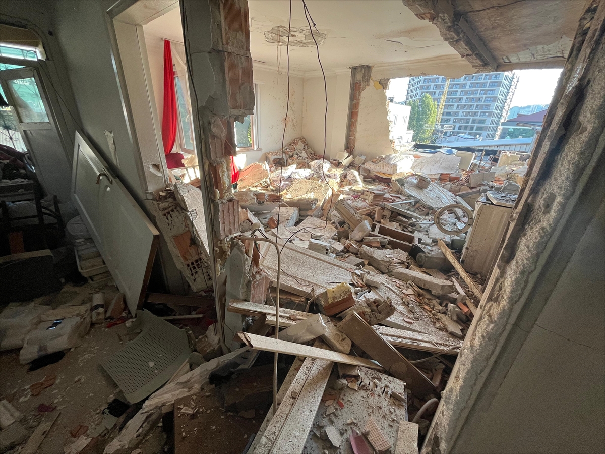 A A 20251031 39575272 39575268 K U C U K C E K M E C E D E T E R M O S I F O N P A T L A Y A N E V I N D U V A R L A R I Y I K I L D I