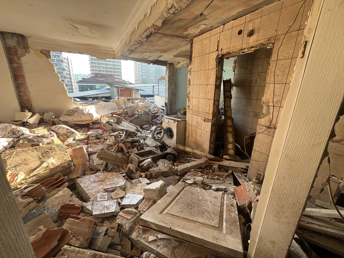 A A 20251031 39575272 39575269 K U C U K C E K M E C E D E T E R M O S I F O N P A T L A Y A N E V I N D U V A R L A R I Y I K I L D I