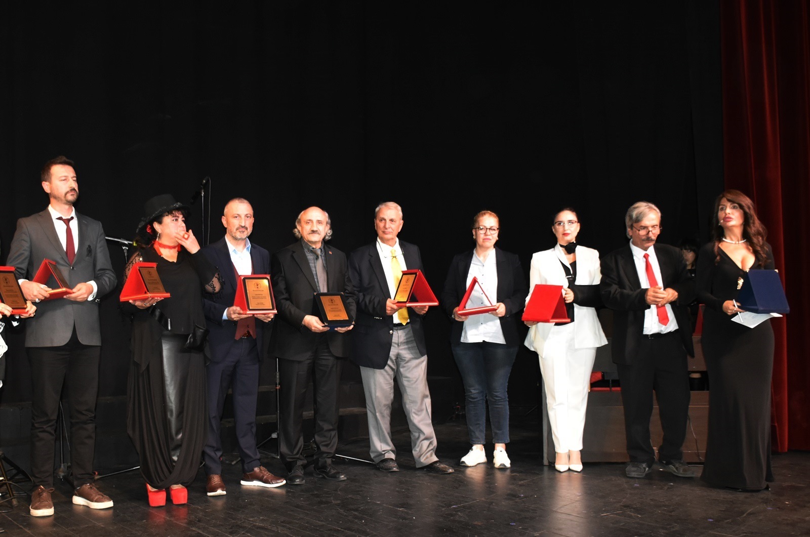 D6874Faf C9E7 4350 830F D0465B1C0D93