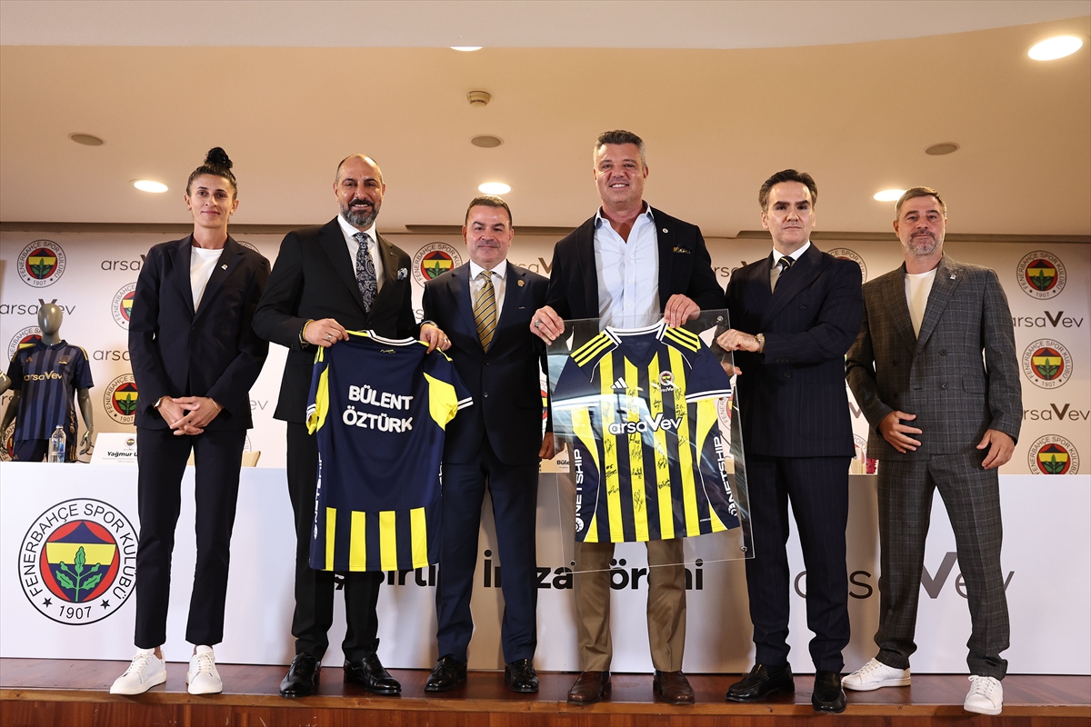 A A 20251103 39601808 39601807 F E N E R B A H C E K A D I N F U T B O L T A K I M I I L E A R S A V E V S P O N S O R L U K A N L A S M A S I Y A P T I