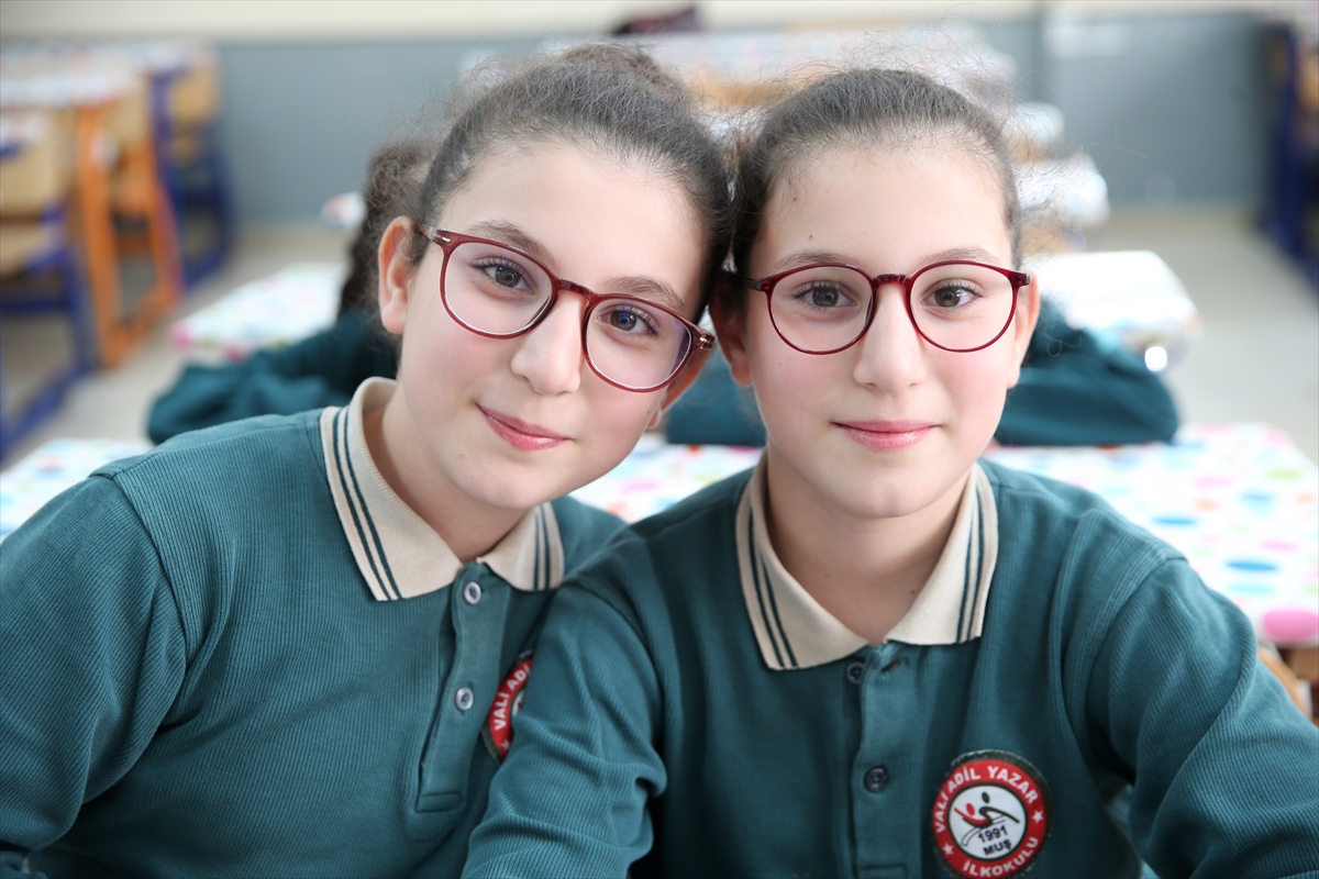 A A 20251105 39619463 39619446 M U S T A K I I K I Z L E R O K U L U N D A 21 I K I Z E G I T I M G O R U Y O R