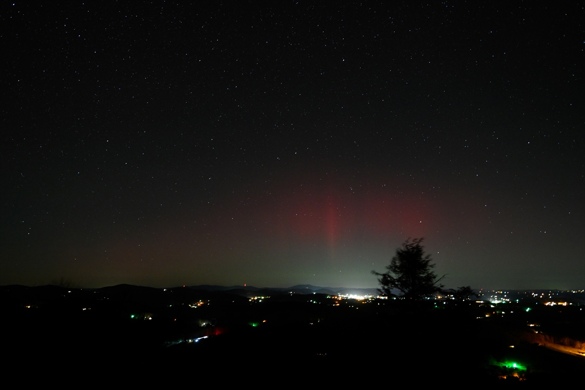Güneş patlamaları sonrası 'kuzey ışıkları' ABD semalarını renklendirdi