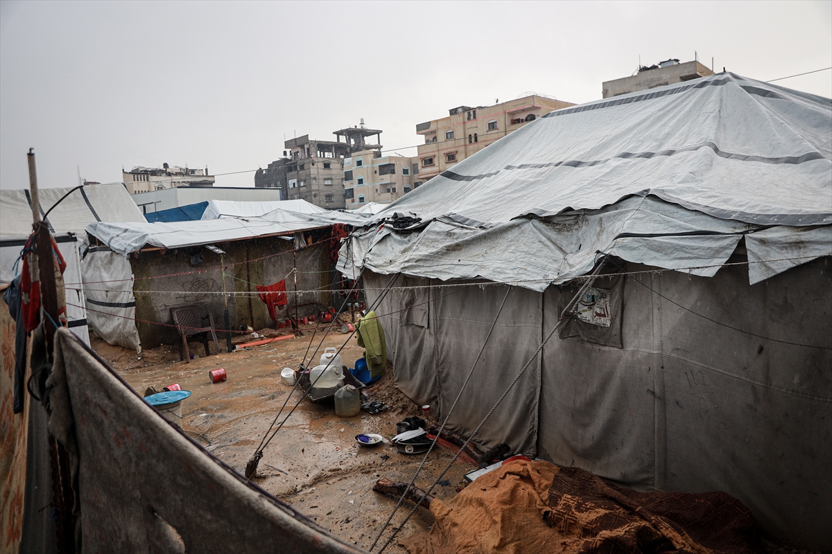 Gazze'de çifte felaket: Yağmur ve soğuk, Deyr Belah'taki çadırları vurdu