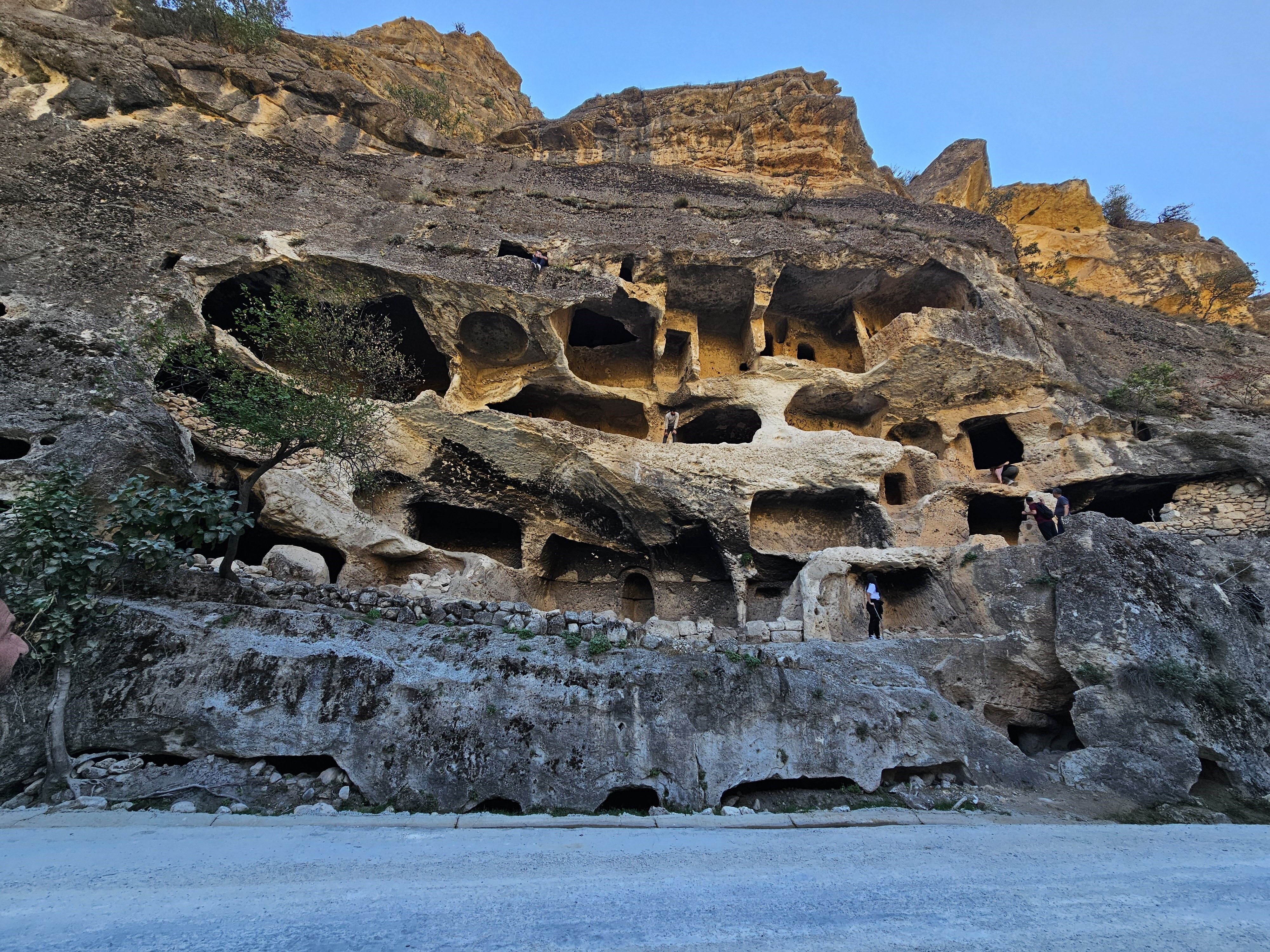 Gabar'da 7 katlı apartman mağarası