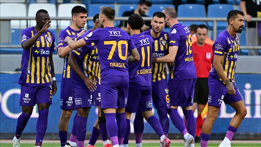 Thumbs B C 549787D47980926C84B31E0588638314