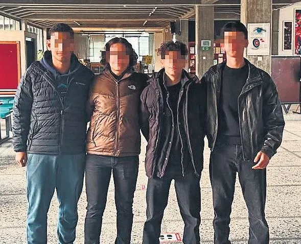 0X0 Son Dakika Istanbul Erkek Lisesinde Akran Zorbaligi 7 Ogrenci Kabusu Yasadi Kan Donduran Musta Ve Bicak Detayi 1765000315004