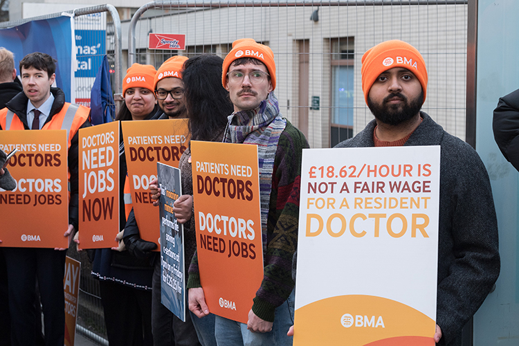 2025 12 16122025 Ingiltere1