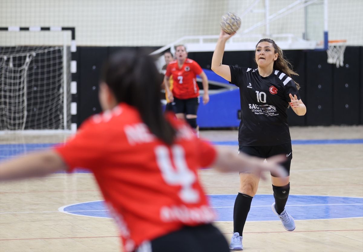 A A 20251209 39930755 39930738 V E T E R A N K A D I N H E N T B O L C U L A R H E M C I N S L E R I N E O R N E K O L M A K I C I N S A H A D A T E R D O K U Y O R