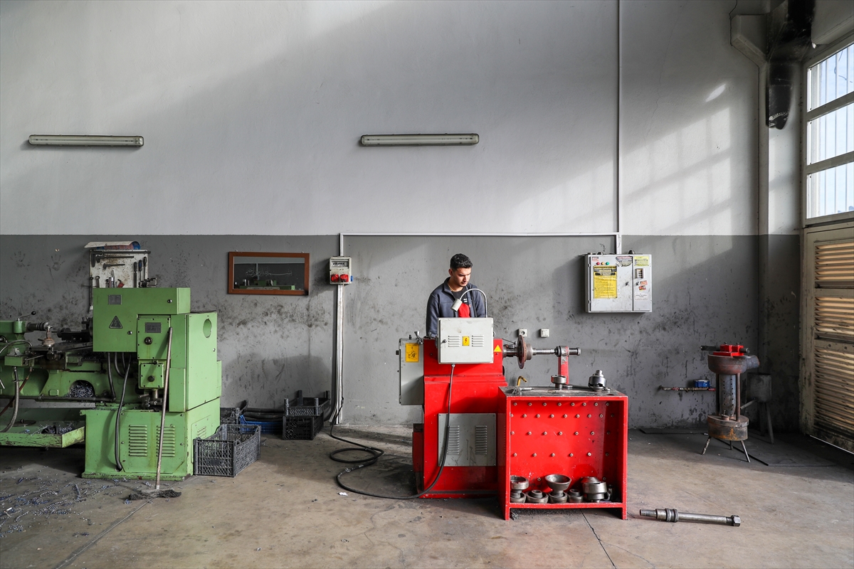 A A 20251210 39939911 39939907 I S Y E R I N D E K I P A T L A M A D A K O L U N U V E B A C A G I N I K A Y B E T T I Y U Z M E V E K A R A T E Y L E Y A S A M A B A G L A N D I