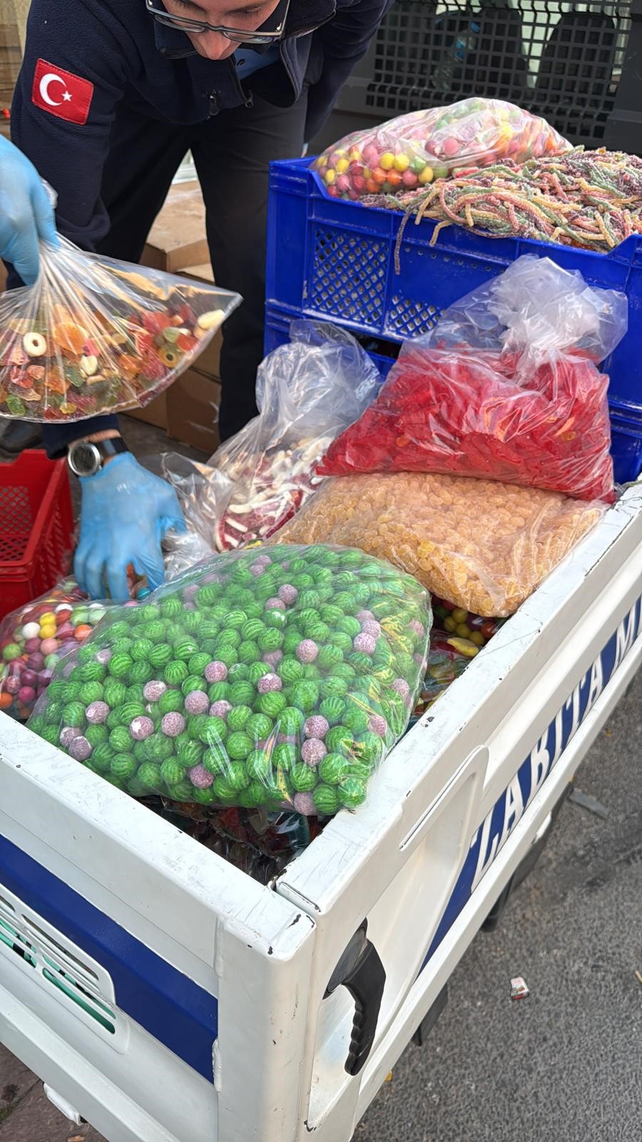 Kaçak şekerleme atölyesine baskın: 9 ton 400 kilo ürün imha edildi