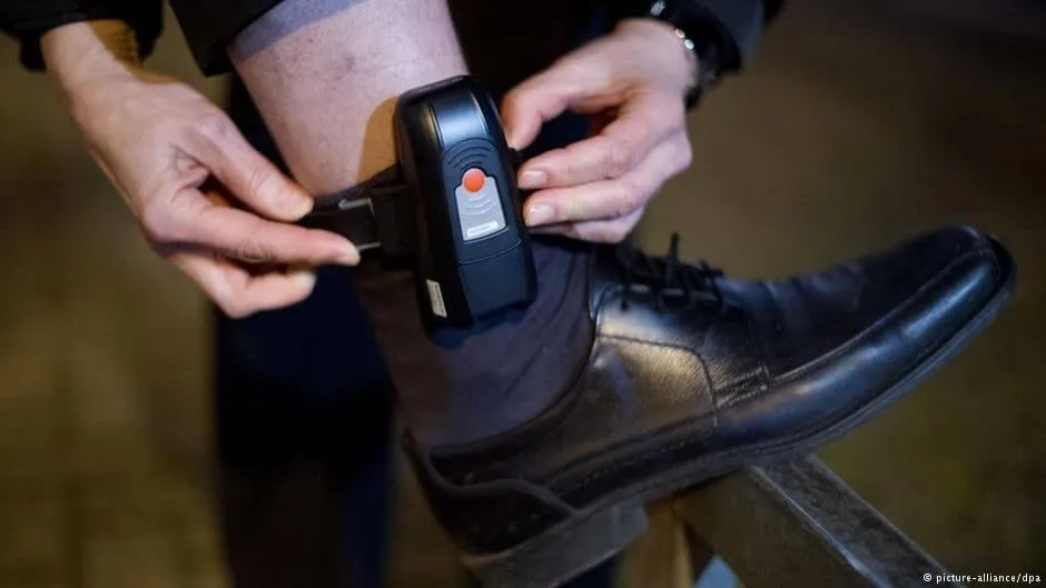 Adli Kontrol Bilek Kelepçesi