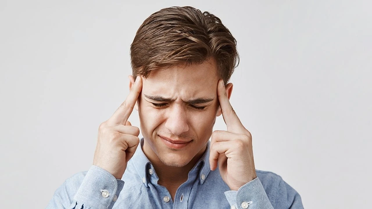 Ani Baslayan Siddetli Bas Agrisi Ya Da Bas Donmesi Felc Sebebi Olabilir