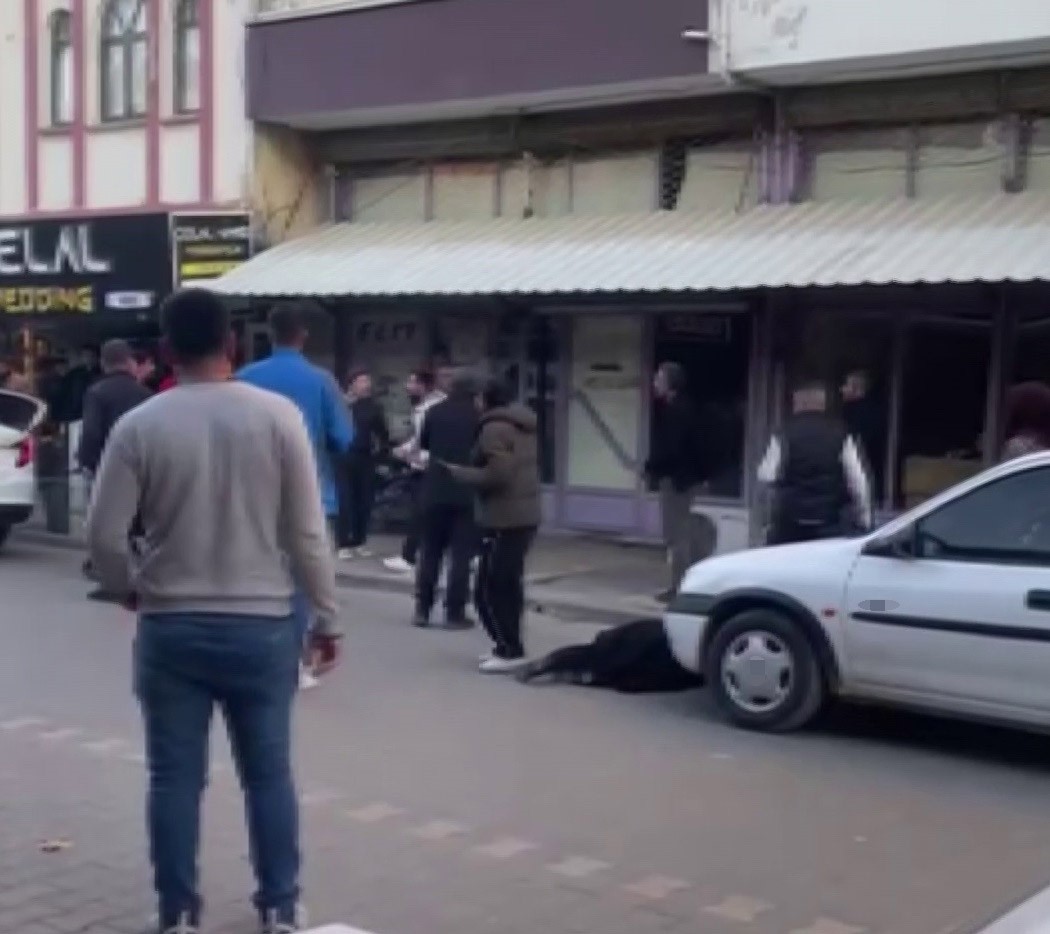 Esini Kizinin Yaninda Oldurup Kayiplara Karisti