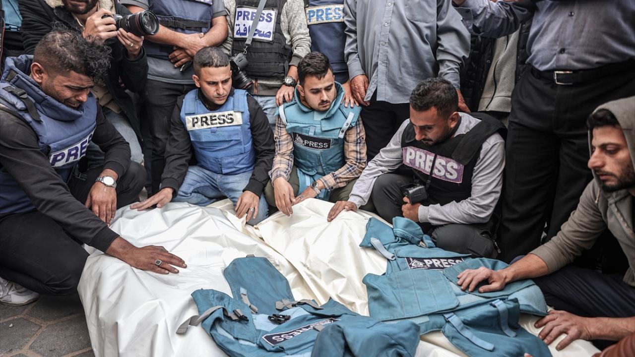 Gazeteci Bm Aa 2298393