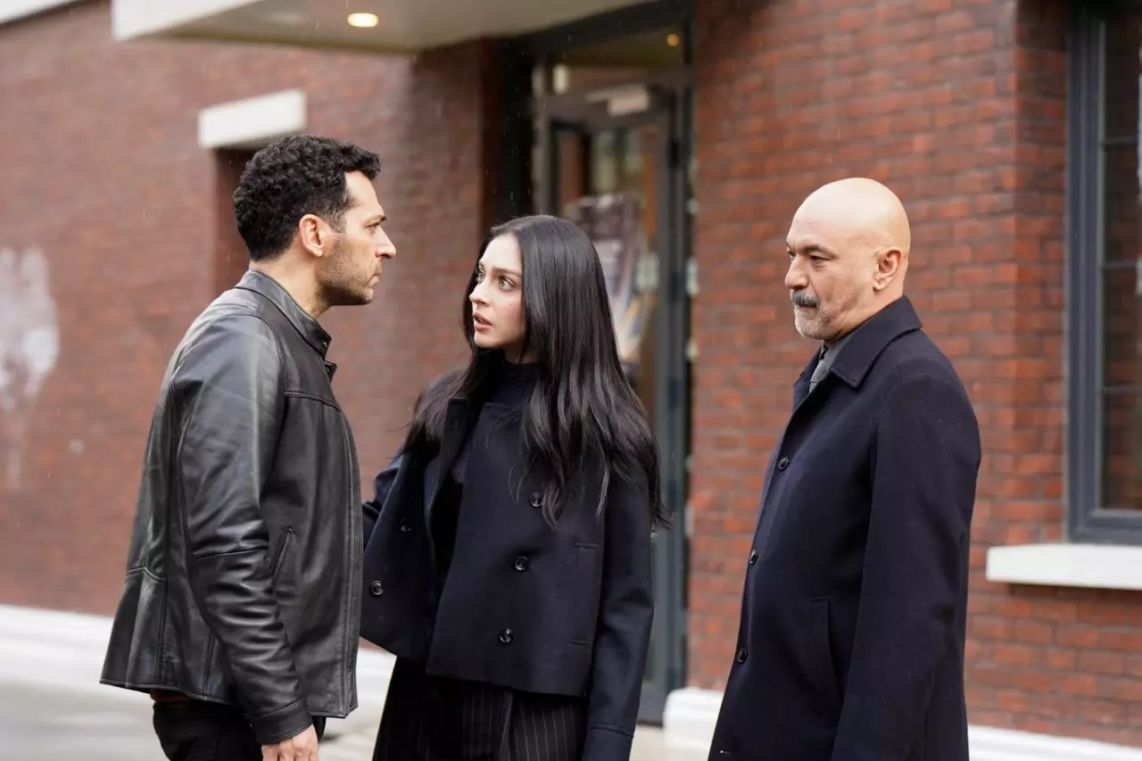 Güller Ve Günahlar Foto