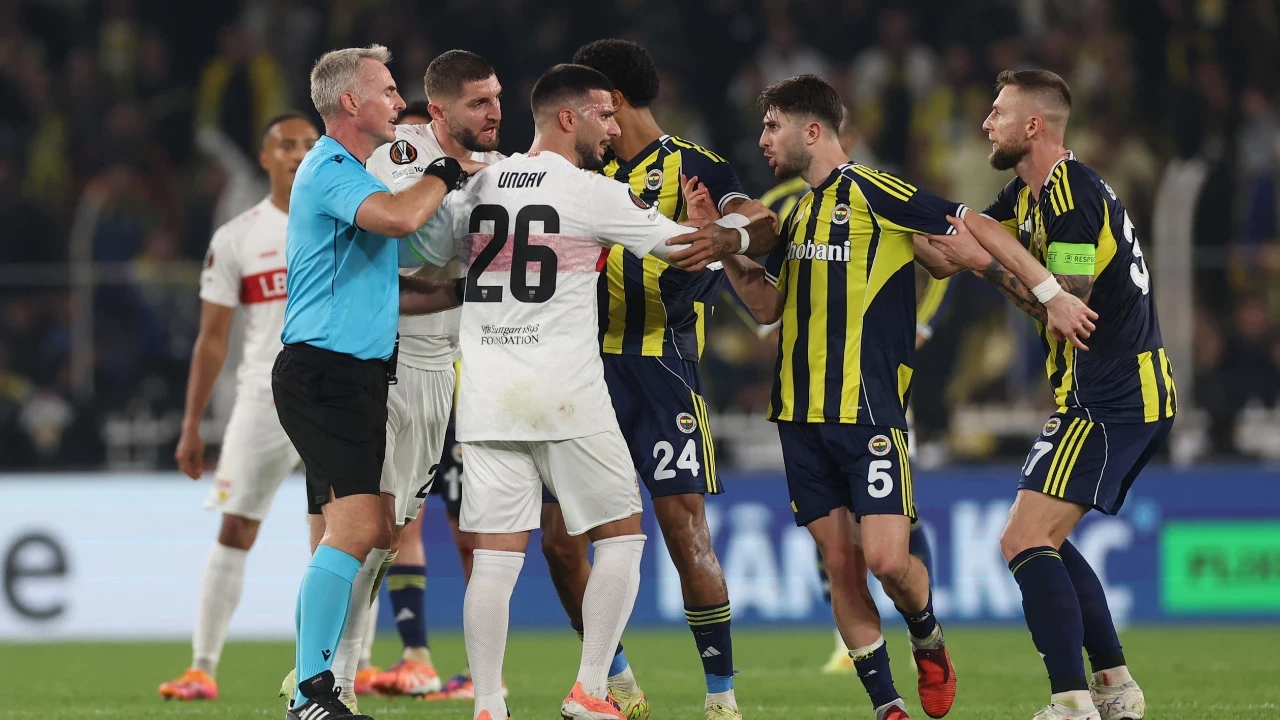 Kadikoyde Mac Sonu Gerilim Ismail Yuksek Ve Deniz Undav Kapismasi Deng-1