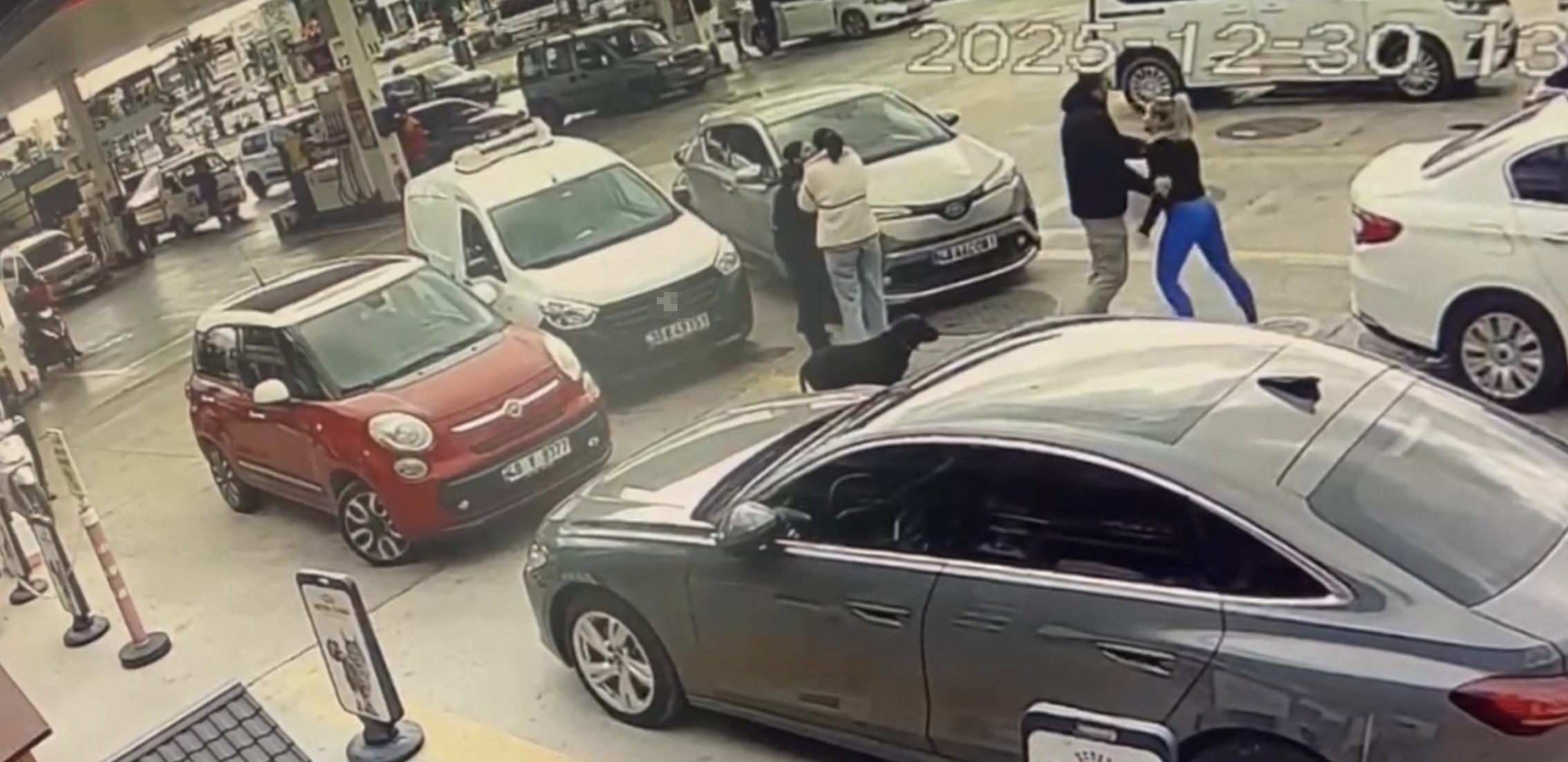 Kadinlar Sac Saca Bas Basa Kavga Etti 02