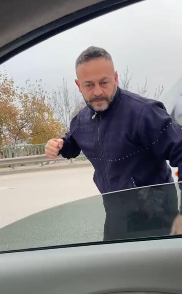 Meclis Uyesini Sikistirip Araci Yumrukladi 1