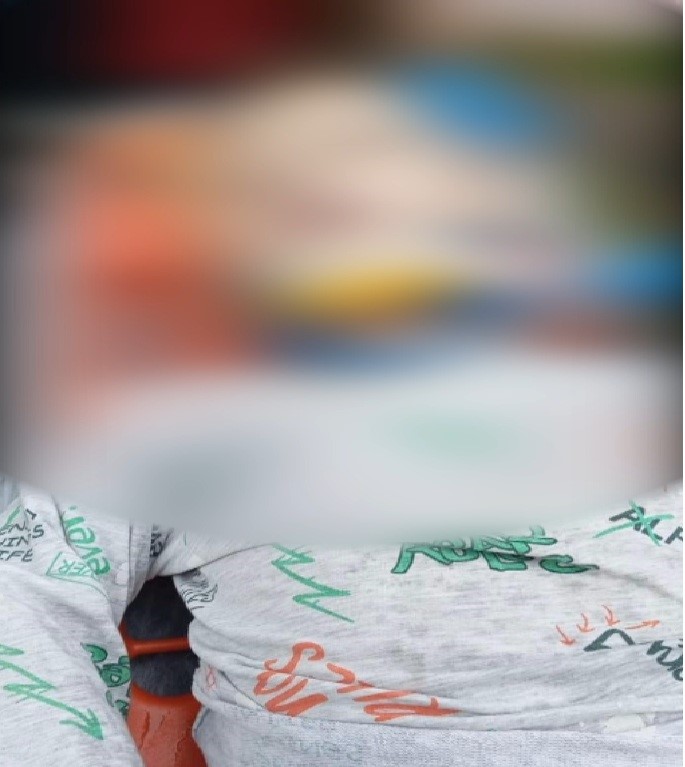 Oglunun Ardindan Anne De Balkondan Düstü 05