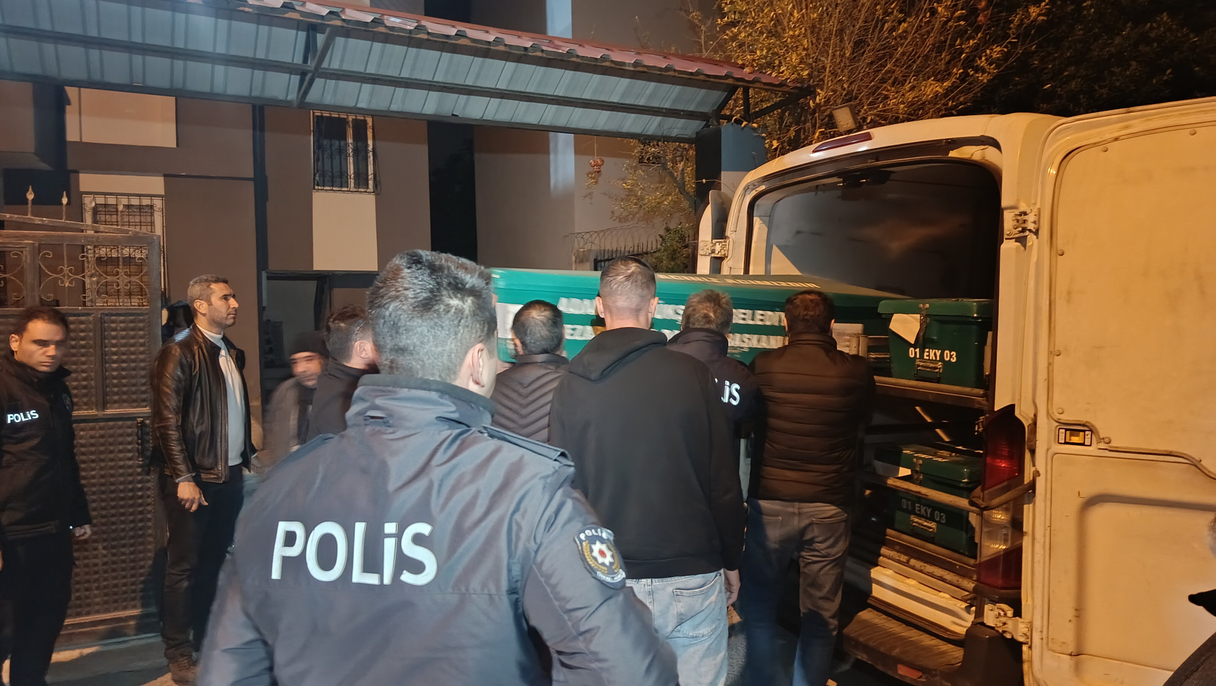 Önce Çocuklarını Vurdu Sonra Intihar Etti