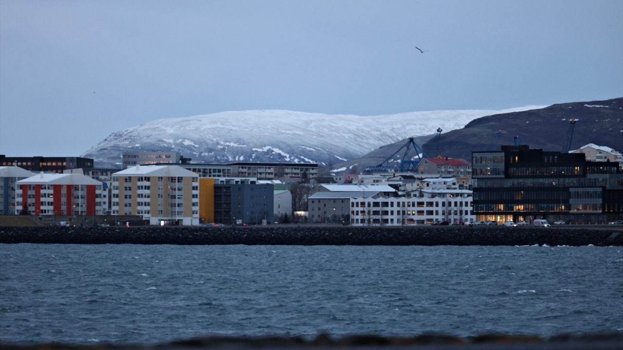 Renkli evleriyle ve doğasıyla büyülüyor