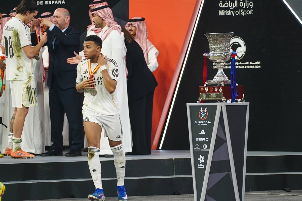 A A 20260111 40228475 40228466 I S P A N Y A S U P E R K U P A S I N I R E A L M A D R I D I 32 Y E N E N B A R C E L O N A K A Z A N D I