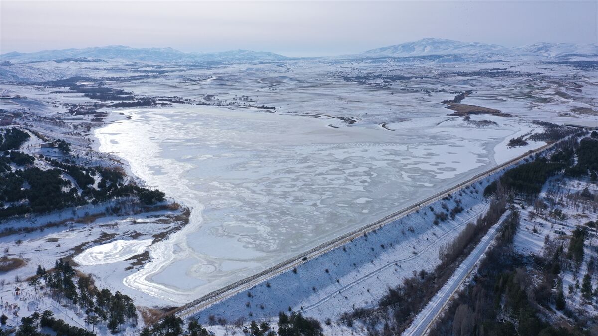 Elazığ'da Cip Barajı dondu