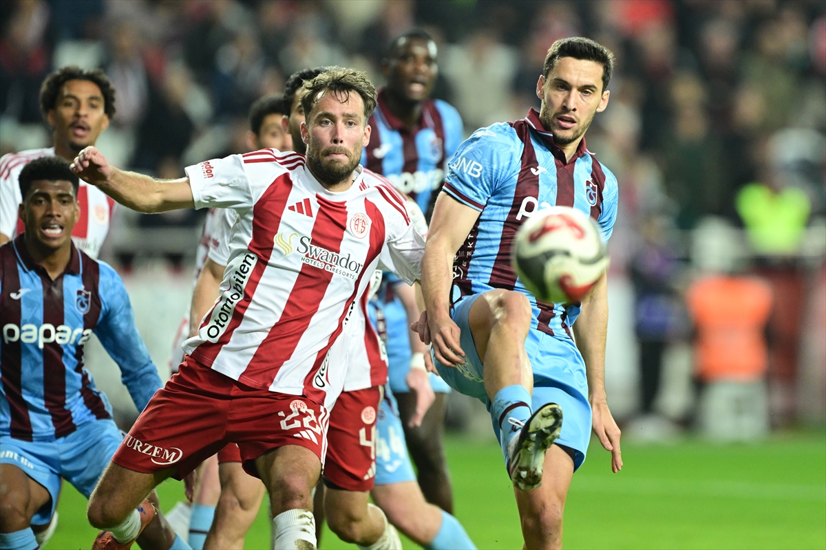 ANTALYASPOR-TRABZONSPOR MAÇINDAN BİR ENSTANTANE