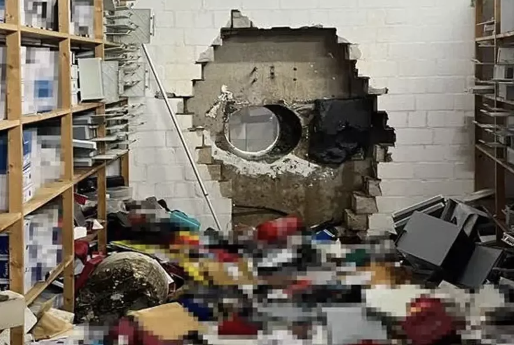 A L M A N Y A D A T Ü R K L E R İ N P A R A S I Ç A L I N D I24