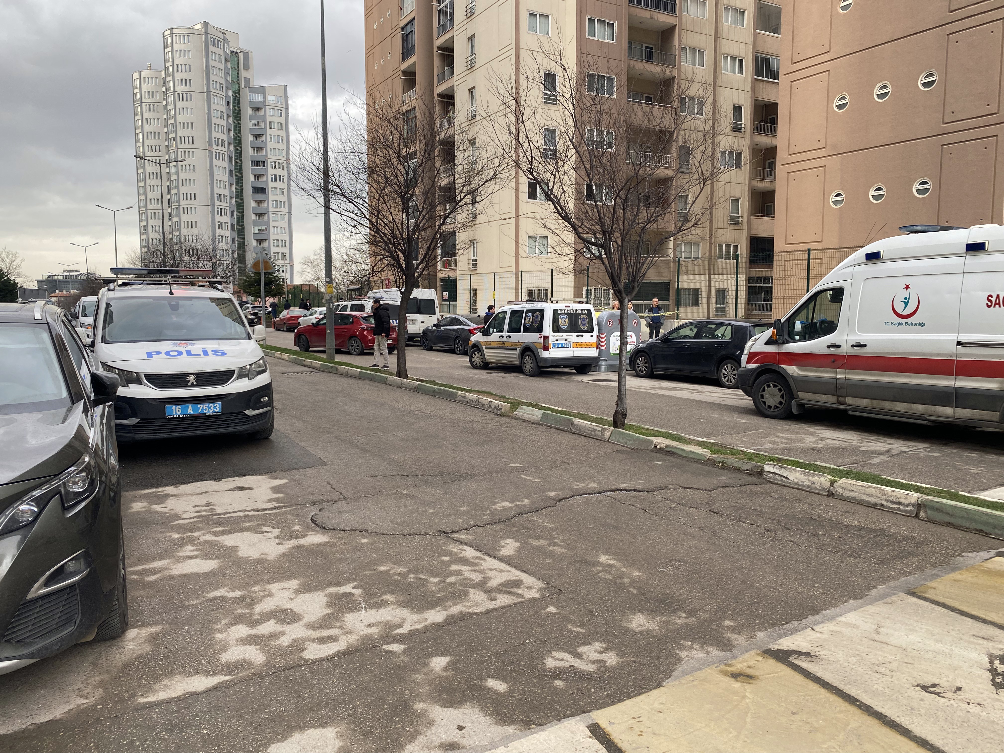 Kiralamak istediği 17. kattaki dairenin balkonundan düştü