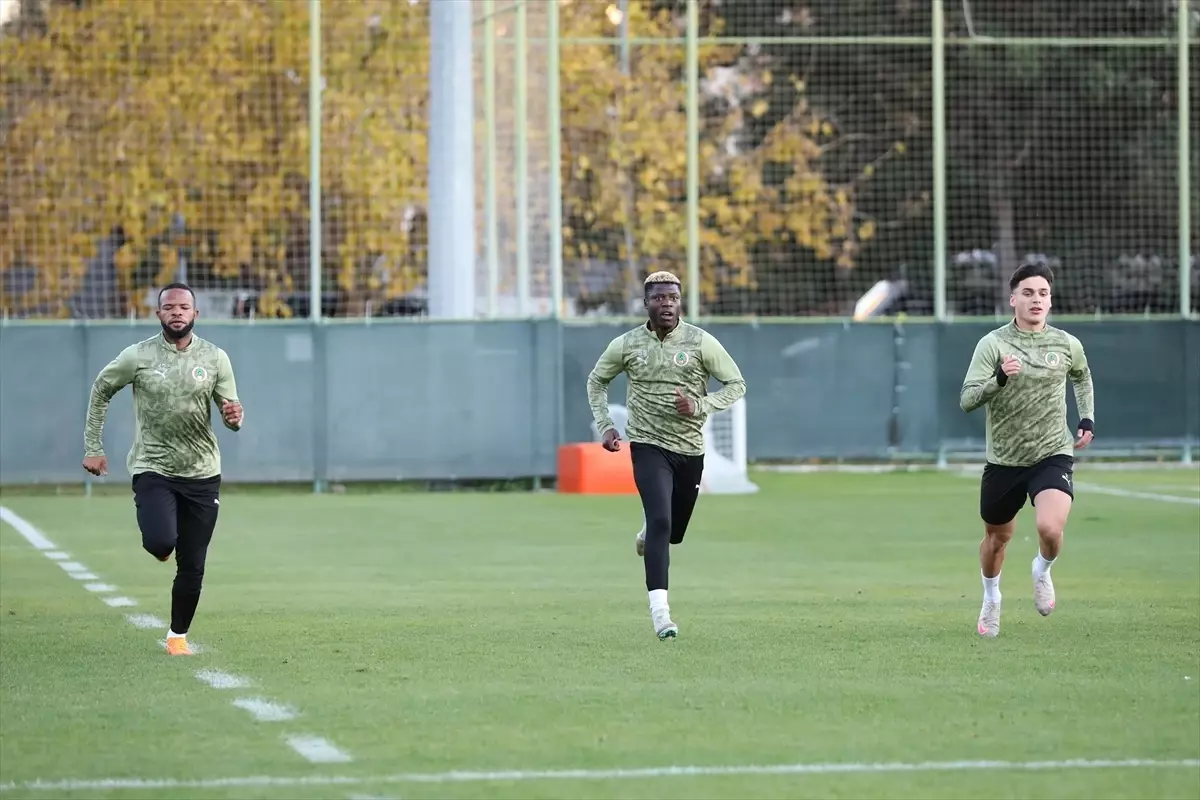 Alanyaspor Fenerbahçe Maçına Hazırlanıyor