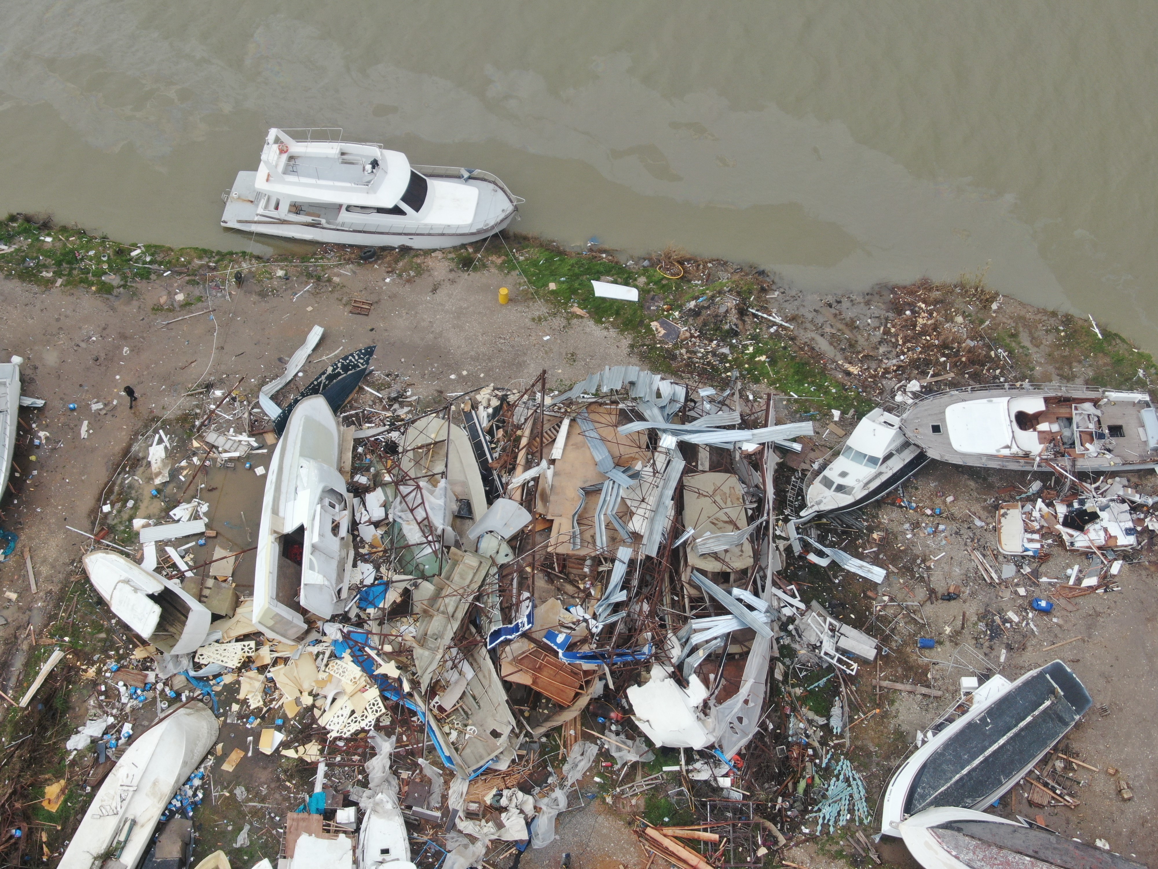 Antalyada Hortum Felaketi Milyonluk Yatlar Havada Ucustu 1