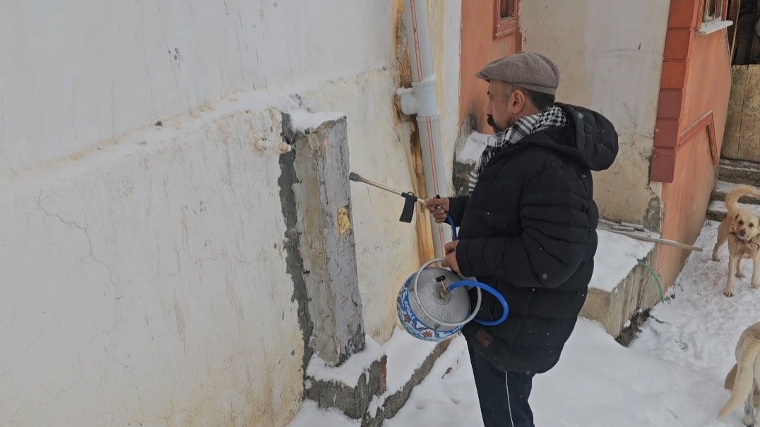 Dogu Buz Kesti Donan Su Sebekeleri Purmuzle Isitilmaya Calisildi 3