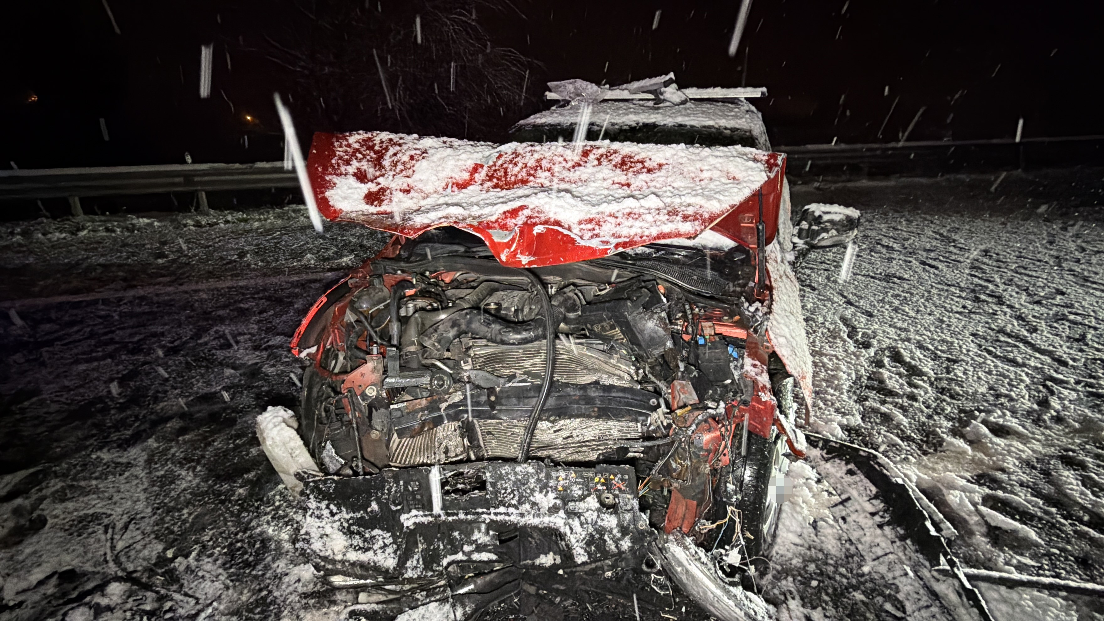 Duzcede Kafa Kafaya Carpisan Araclar Hurdaya Dondu (2)