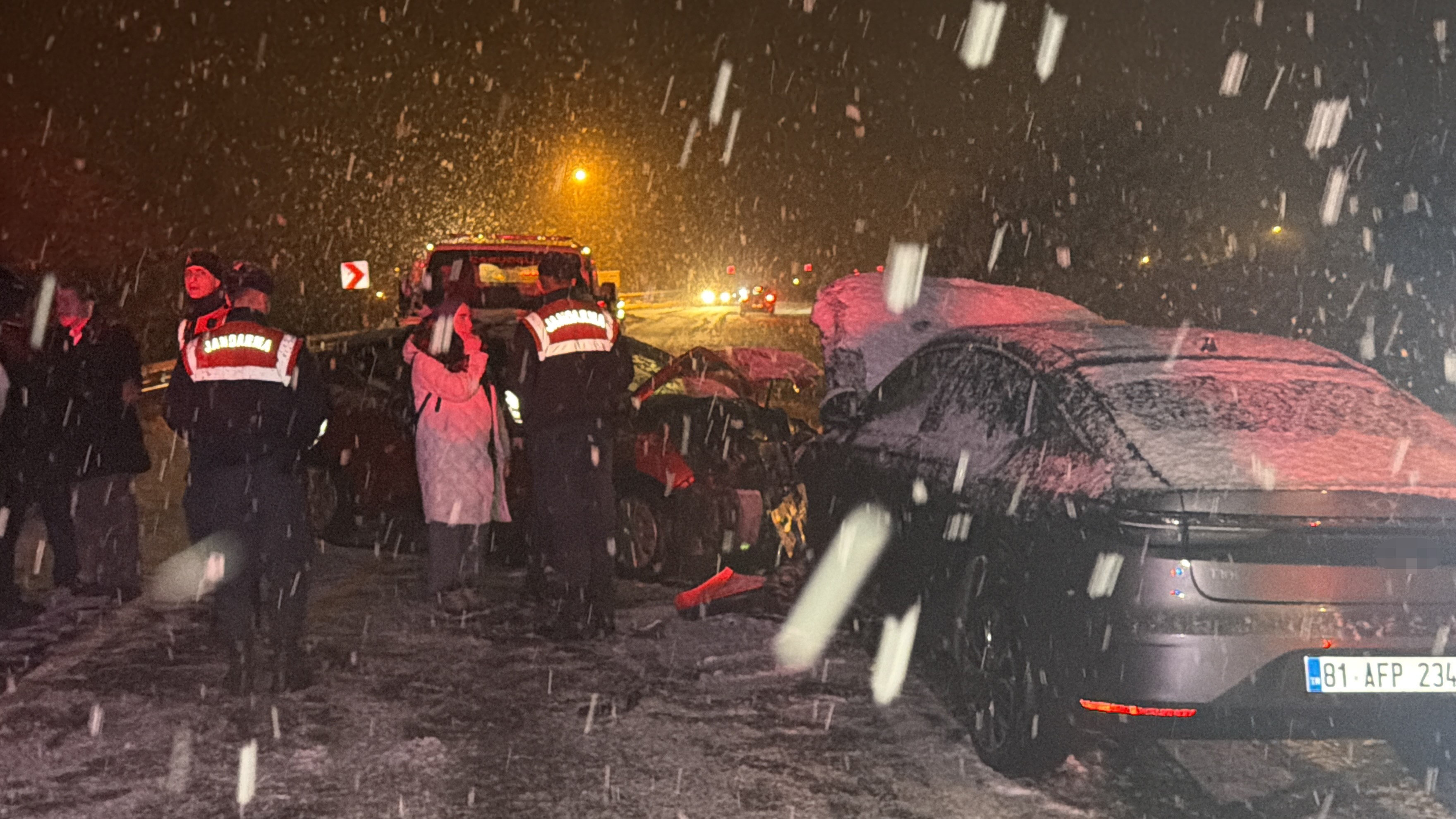 Duzcede Kafa Kafaya Carpisan Araclar Hurdaya Dondu (5)