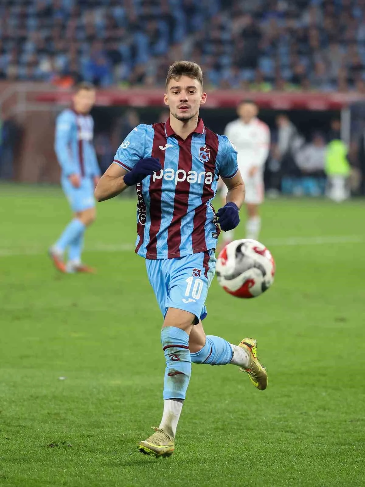 Ernest Muci Seriye Devam Etti 17740