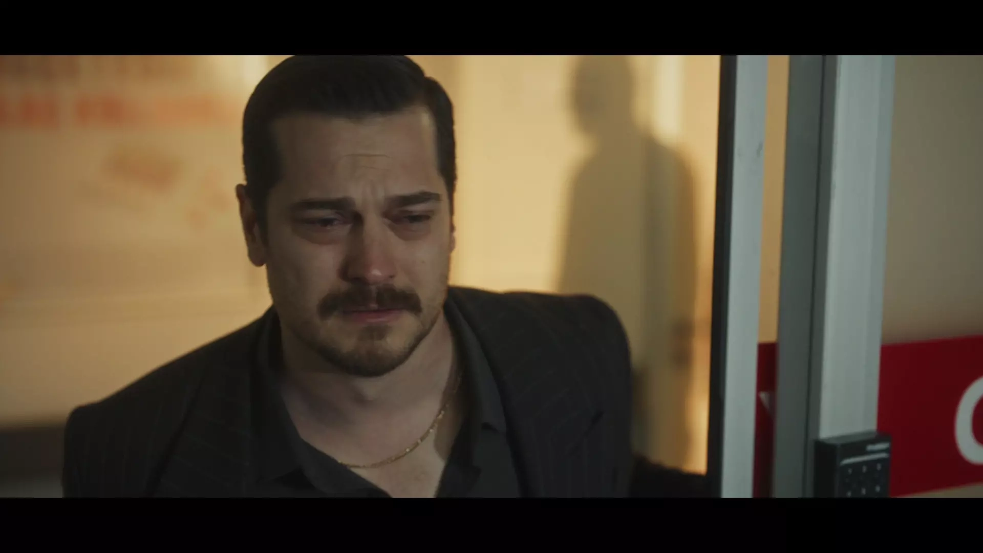 Eşref Rüya Eşref Ağlıyor