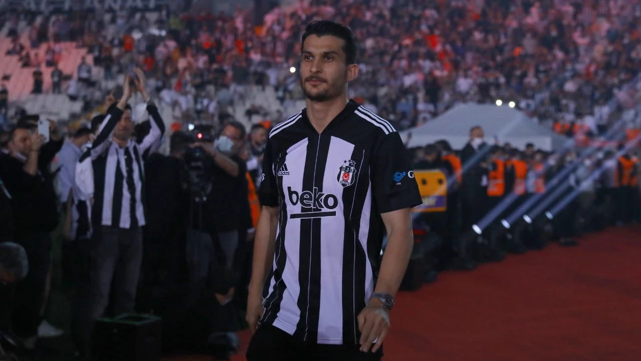 Fedadan Vedaya Besiktasin Sessiz Kahramani Necip Uysal Nvlp.jpg