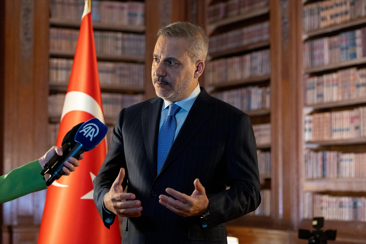 Hakan Fidan Pariste Konustu 3