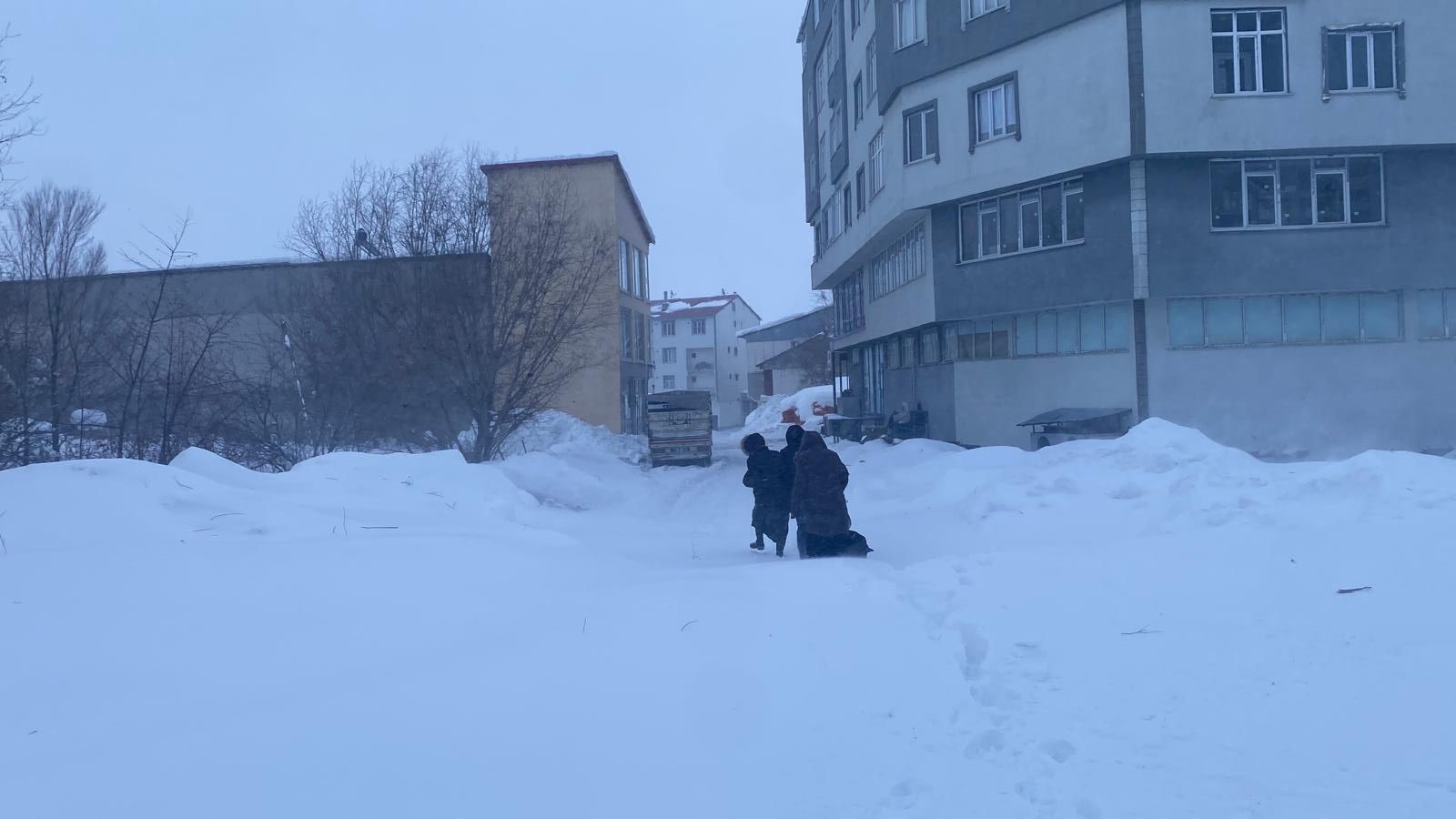 Karliovada Tipi Ve Firtina Hayati Felc Etti Esnaf Kepenk Kapattı 5