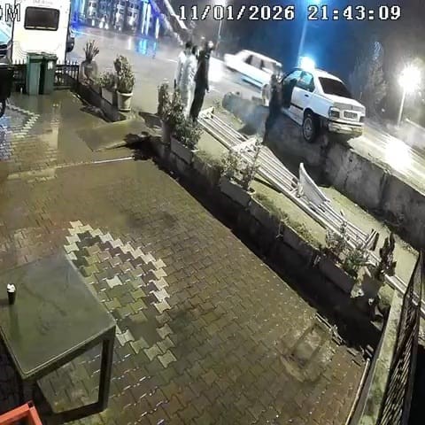 Kaza Yaptigi Aracini Birakip Uzaklasti 1