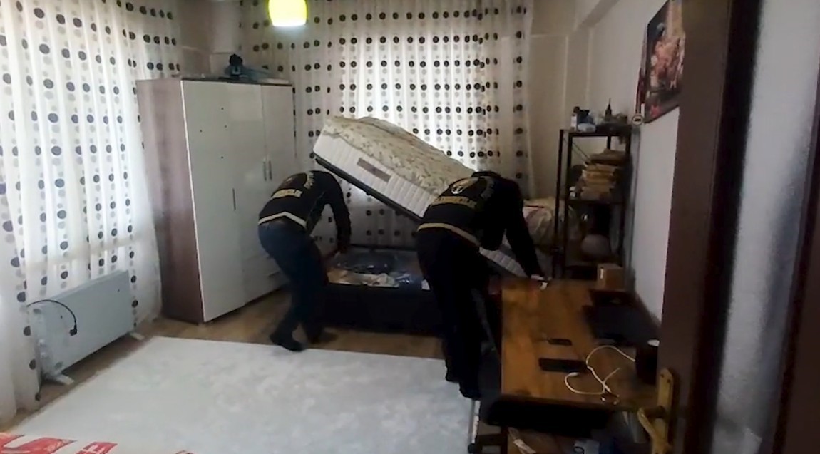 Kendilerini Polis Ve Savcı Olarak Tanıtıp 16 Milyon Liralık Vurgun Yaptılar2