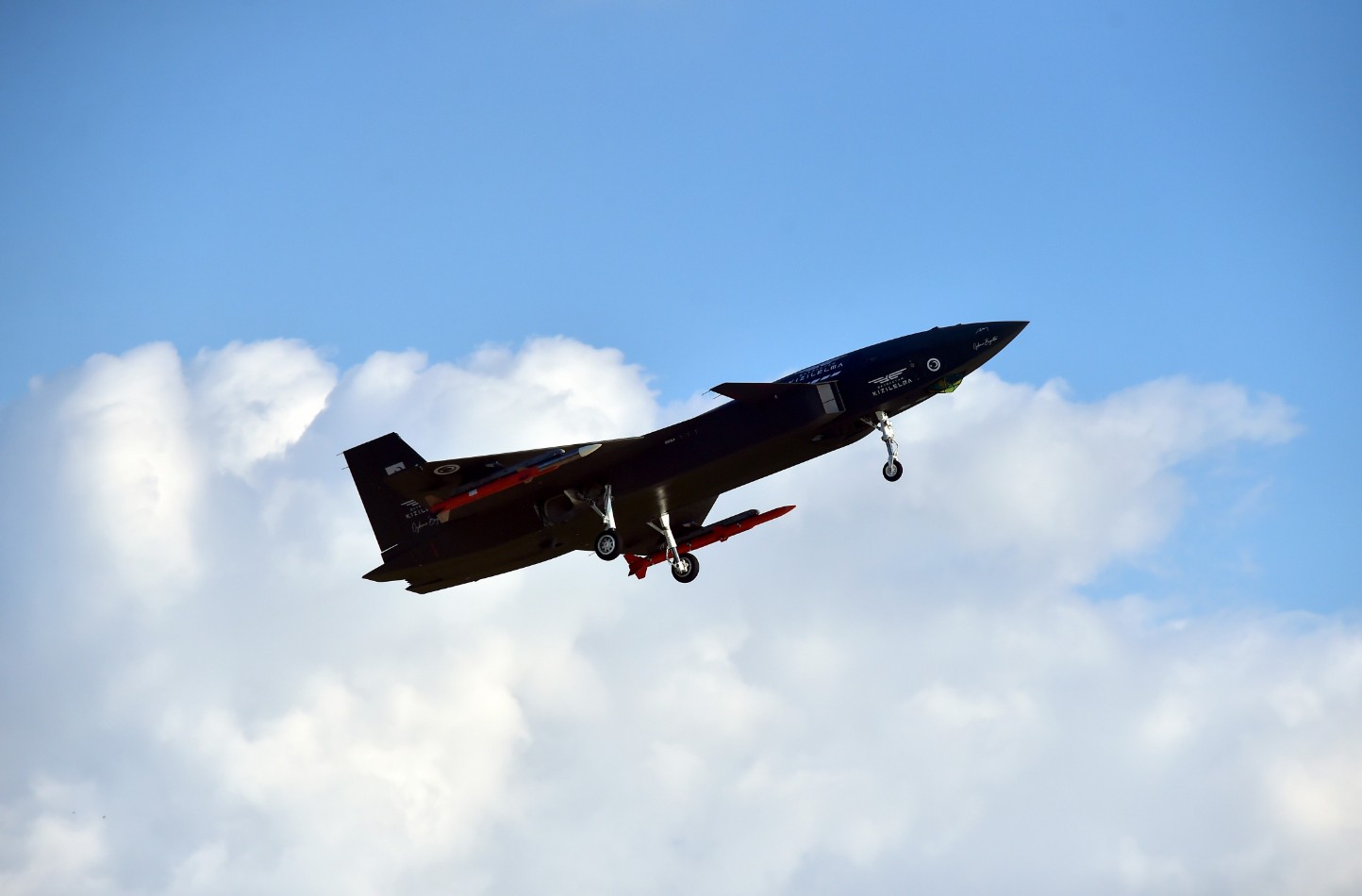 Kizilelmanin Turk Pilotu Elif Girgin 8