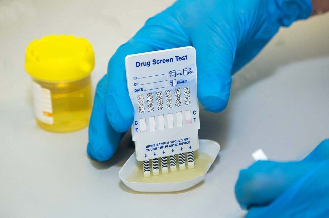 O N E S C R E E N D R U G T E S T 4