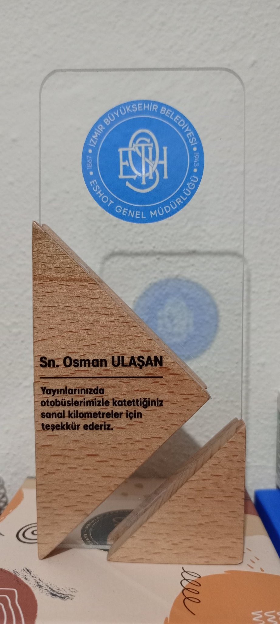 Osman Kaptana Tesekkur Plaketi