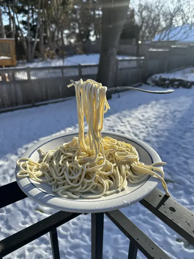 Soğuk Havada Donan Makarna