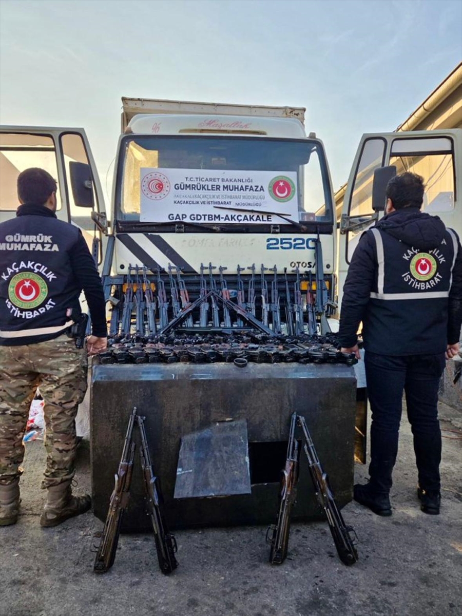 Suriyeden Gelen Kamyonun Deposundan 51 Silah Ve 41 Sarjor Cikti Tamfoto