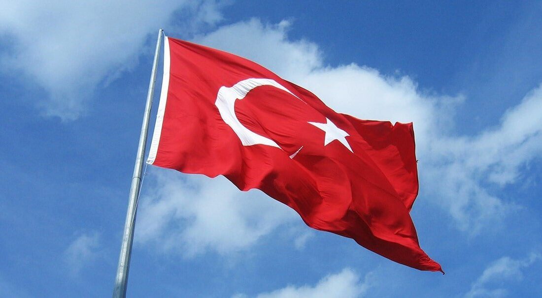 Türk Bayrağı Neden Indirildi